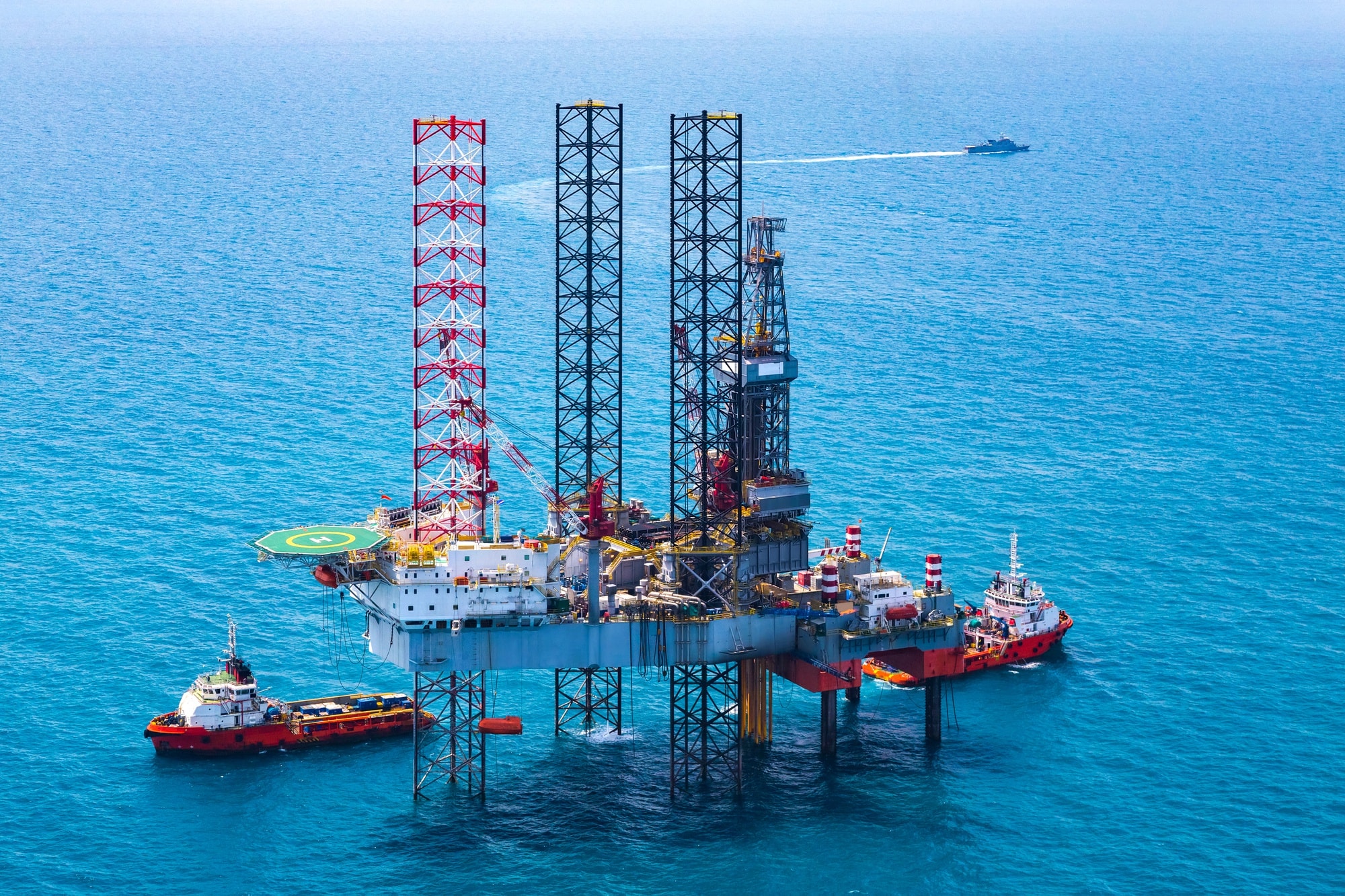 Offshore energy platform supported by marine vessels